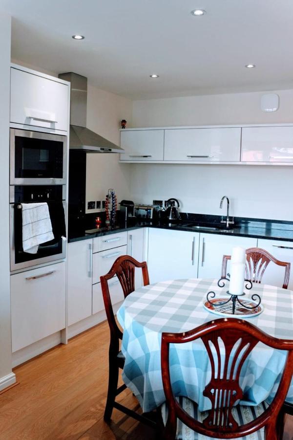 Modern Apartment In Эдинбург Экстерьер фото